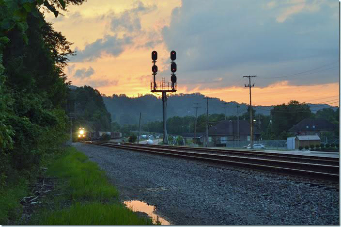 After a hiatus of almost two years CSX inaugurated daily freight train service again over the Big Sandy, Kingsport and Blue Ridge Subdivisions in July 2017. After a couple of X (extra) freights in the previous weeks e/b Q696 behind 3287 was a welcome sight on the evening of July 24th. The train had 86 cars. CSX 3287. WE Pauley.