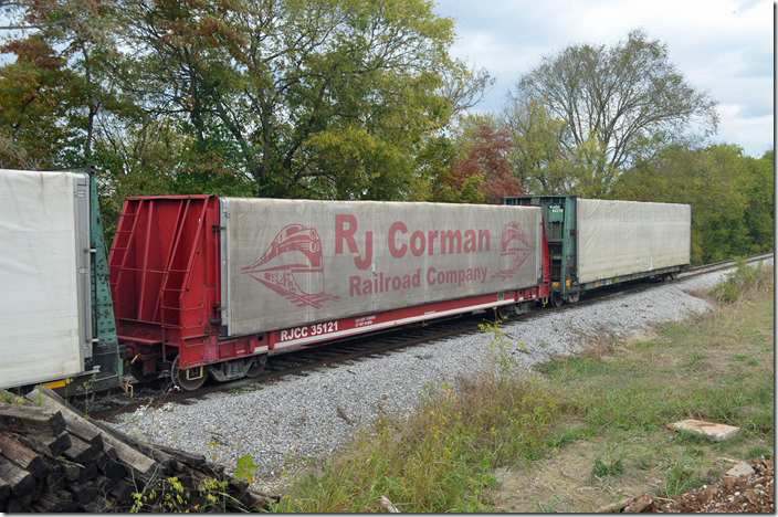 RJCC flat 35121 is ex-CEMR (Central Manitoba Railway). Russellville KY.