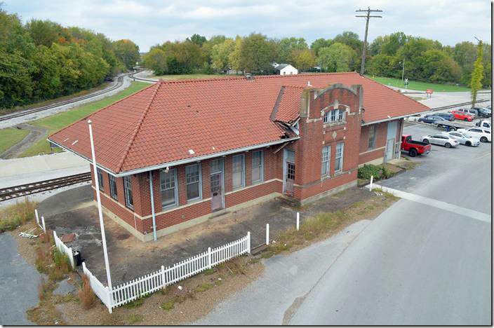 View showing the Logan Branch wye in relation to the depot. Ex-L&N depot. Russellville KY.