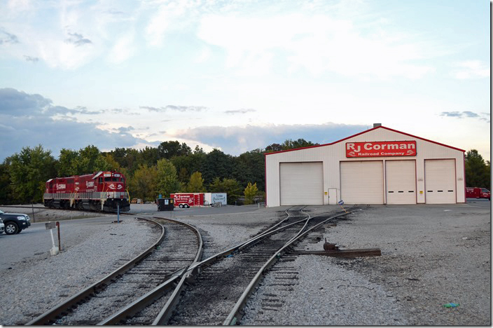 View from 09-27-2014 of RJC’s shop in Guthrie with 3813-7709 parked to the left. L&N’s Memphis line once crossed the Evansville-Nashville main line here at grade, but now RJC has to use a portion of the CSX main to get to the segment northeast to Russellville. This building was destroyed by fire, and I don’t know if it was built back. Guthrie KY.