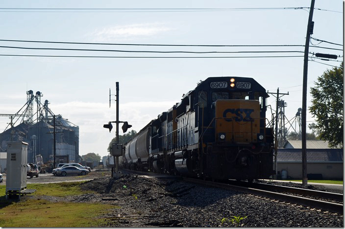 A n/b local came barreling by behind behind CSX 6907-4310. This pair got turned somewhere. It is probably J723, a local that works out of Casky between Guthrie (R. J. Corman) and Hopkinsville. In 2014 we found a GP38-2 parked at Guthrie, but that job may be this one now. Pembroke KY.