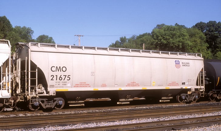 CMO (Union Pacific) 21675 is a 224,000 capy., 5161 cu. ft. covered hopper built by Trinity in 7-06.