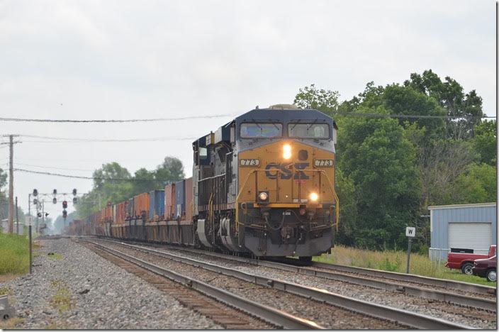 Westbound single stack Q135 behind CSX 773-486 rips through Carey with 148 wells. It will hang a left at Fostoria and terminate at North Baltimore. Carey OH.
