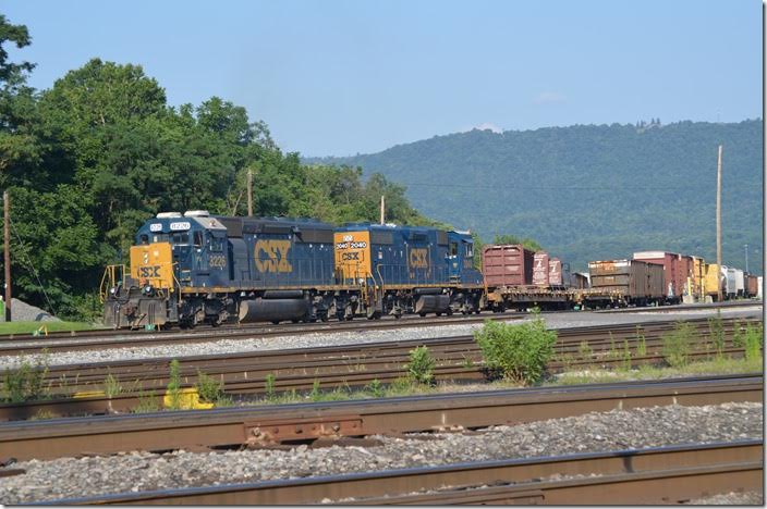 CSX 8226-2040 are flat switching, as the hump is closed. Cumberland MD.