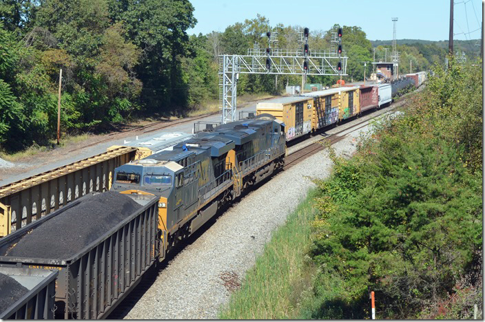 CSX DPUs 813-990 insure the coal train will stay ahead of Q372 which isn’t ready to leave. Mexico MD.