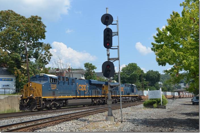 Q135-28 leaves town for New Castle PA with a fresh crew. CSX 3046-3143. Viaduct Jct.