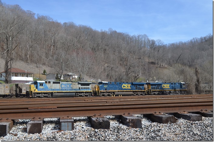 CSX 7569-5221-5322 Loyall - C826 backs to the engine terminal and shuts the engines down.