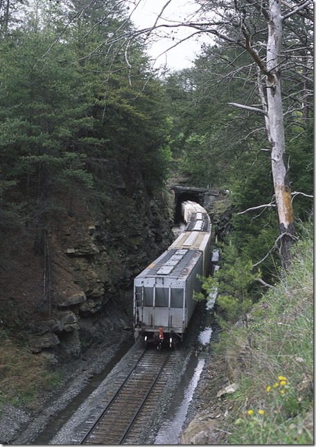 G947 passing through Buffalo Tunnel, the only tunnel remaining on the Big Sandy Sub.
