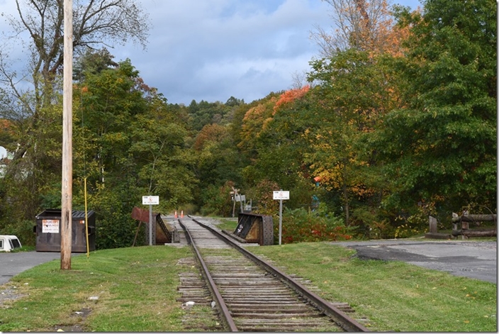Even though CSX signage is still in place, this is for now the George Creek Ry. But trains may roll over this scenic line again! Western Maryland Scenic Ry. will operate it. This view looks north toward Frostburg. 10-07-2023. Georges Creek Ry Midland MD inactive westward.