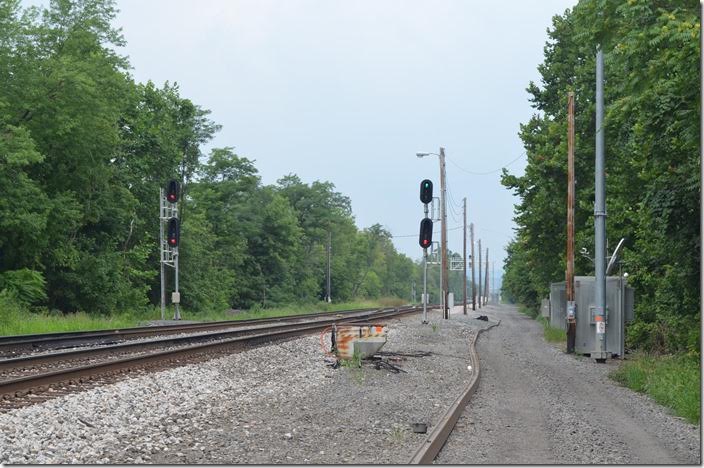 A westbound is waiting at Okonoko, and now he has the signal at Green Spring. CSX clear signal Green Spring WV.