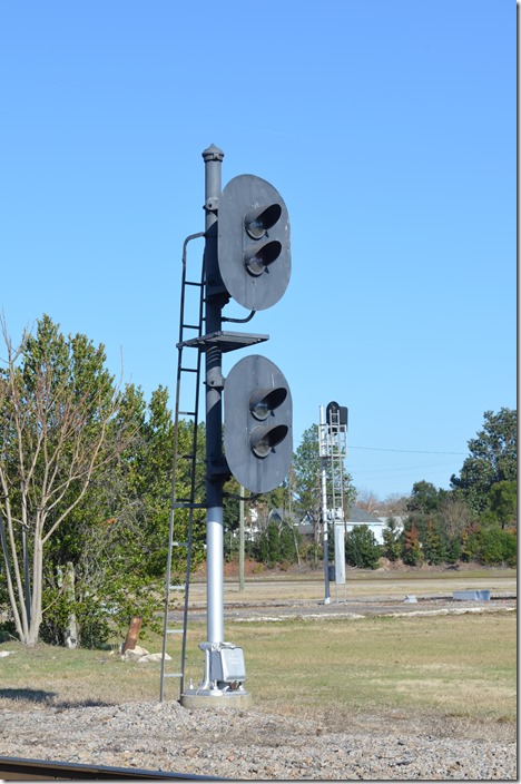 CSX sb signal Hamlet. Former SAL color light CTC signals have a shorter mast than C&O’s.