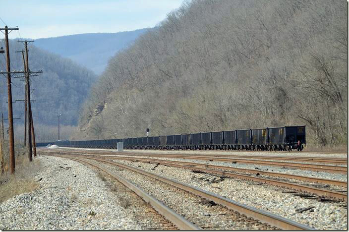 The entire train is in this view. CSX 3196-3124. View 4. Avis WV.