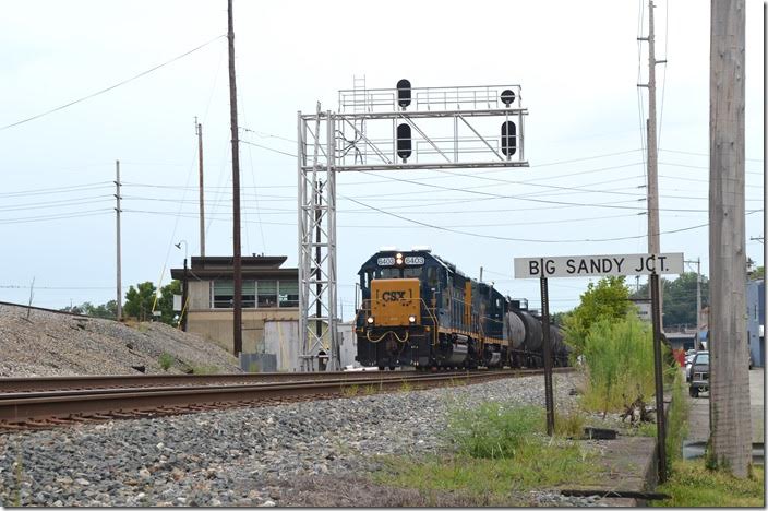 Local H904-06 comes west behind CSX 6403-2229 with 2 loads and 18 empties. These are cars from Marathon Petroleum’s refinery or Calgon Corp. Big Sandy Jct.