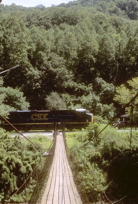 CSX ES44ACs 725-862 roll up the North Fork of the Kentucky River just south of Coolidge, Ky., on August 23rd.