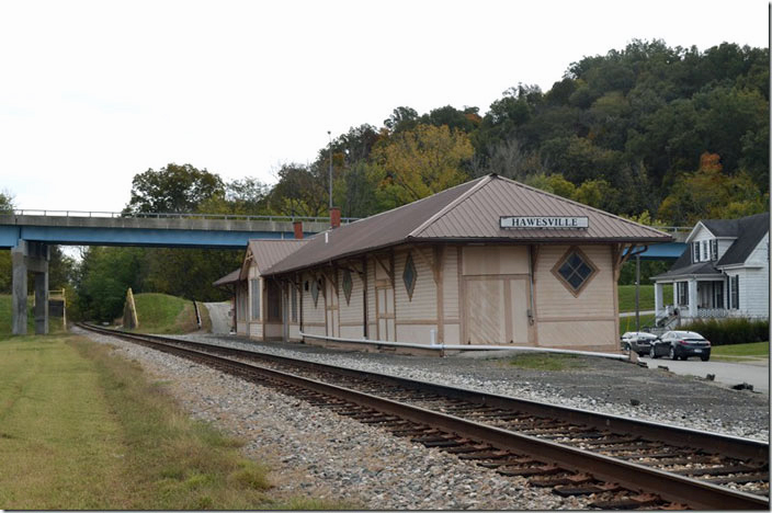 Ex-L&N depot at Hawesville KY. Looking east.
