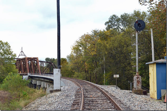 Looking east at the approach to the swing bridge at Spottsville KY. CSX Green River bridge. 10-24-2020.