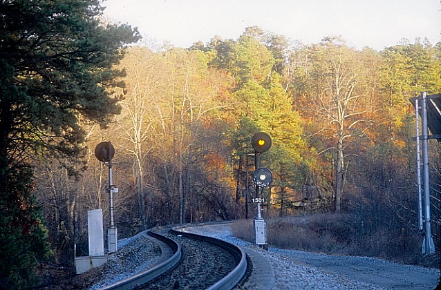 The block signal indicates that the southbound will be meeting another northbound at Bourne passing siding near East Bernstadt. 
