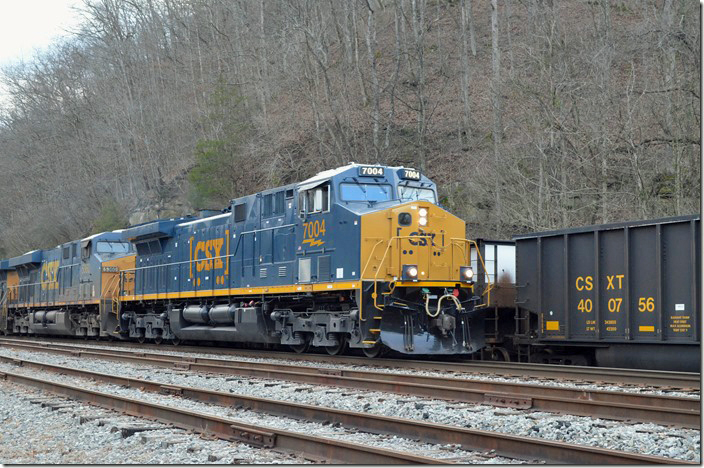 CSX “CM44AC” 7004 leads Q692 at Ivel KY on 01-26-2020. From what I’ve read, these are supposed to be upgraded AC4400 from the 1-199 series.