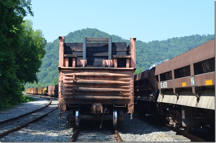 CSX tie gon MW 914547 has a volume of 2,246 cubic feet and a load limit of 182,800. It was built 05-1968. Shelby KY.