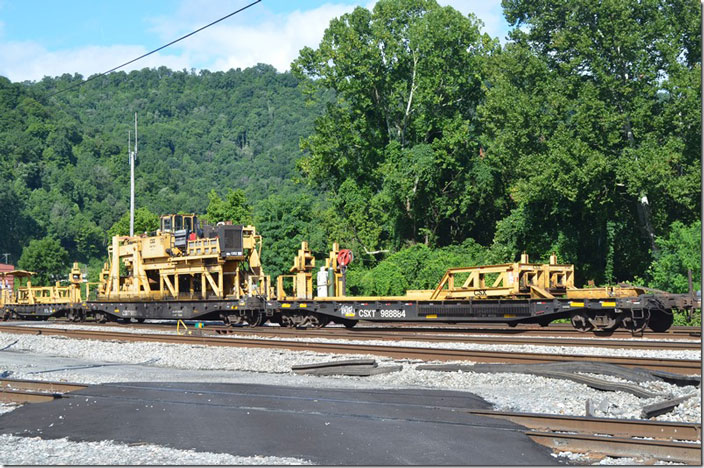CSX MW flat 988884. I’d like to see some of this equipment “on the job”. Shelby KY.