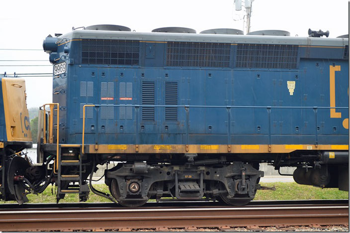 480v power for the train and a lot of radiator. CSX 9969 GP40WH-2. Pauley KY.