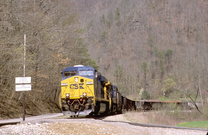 CSX 772-137 arrive at the end of the DTC block limit at Jonancy.