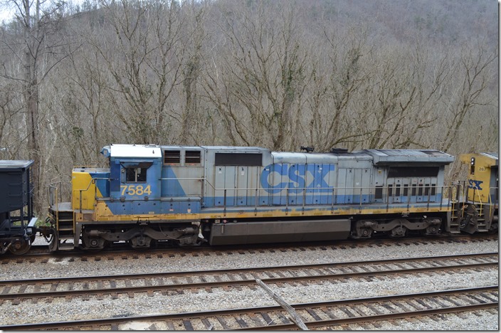 CSX C40-8 7584 is battle tested. Shelby.