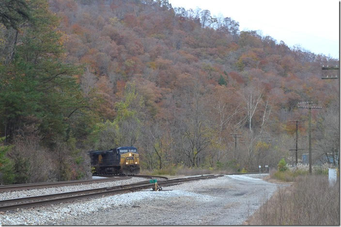 C842 comes into Dent yard on the passing siding. They will run around their train and proceed up the Leatherwood Branch on the right to load at the Blue Diamond mine. CSX 39-593. Dent KY.