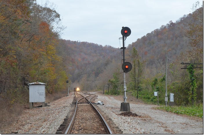 Unlike the C&O, normally control point signals on the L&N are approach lit. CSX 39-593. N Dent KY.