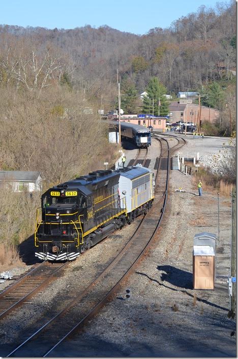 CRR 3632-800 head through the “Upper Crossover” to go to the east end of the yard. Shelby.