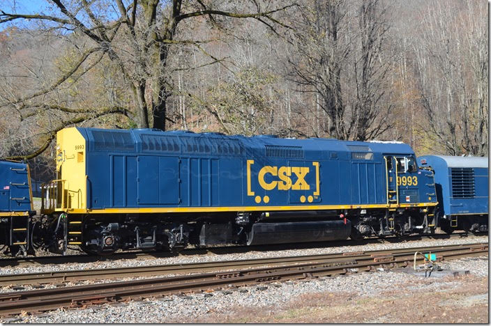 CSX 9993 appears to be a bit longer that the other two. I don’t know the history on it. Dante VA. F40PH-2.