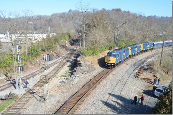 On the left is the connection between the NS Clinch Valley District and the CSX Kingsport Subdivision. CSX 9992-9999-9993. View 4. St Paul VA.