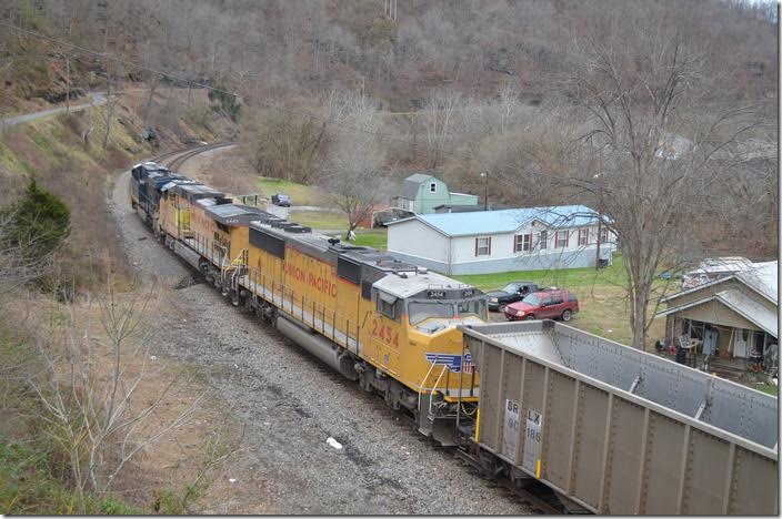 The trail was composed of SRLX and TILX aluminum rapid-discharge hoppers. UP 2454-6443-CSX 974. Shelby.