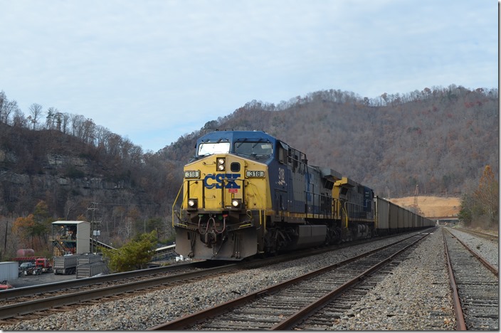 CSX 318-121 on s/b U348 (Sylvester, WV – Pennyroyal, SC) with SCWX (Santee Cooper) loads. View 2.