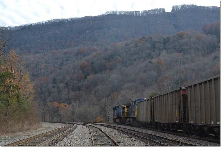 CSX 318-121 on s/b U348 (Sylvester, WV – Pennyroyal, SC) with SCWX (Santee Cooper) loads. View 3.