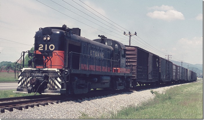 ET&WNC RS-3 210 switching the Beaunit Mills rayon plant in Elizabethton on 05-14-1973. 