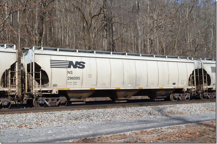 Grain business is slow on NS. I found these cars lbs stored on the center siding at Ben WV on 12-19-2018. Clean NS covered hopper 296095 was built by Trinity Rail 05-2011. It has a load limit of 222,900 and a volume of 5161 cu ft. It is NS class HC117. Ben WV.