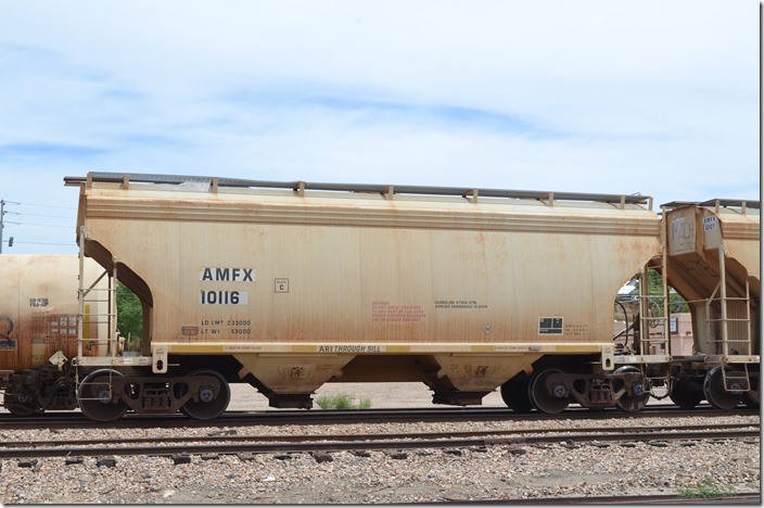AMFX covered hopper 10116 is the reporting mark of American Railcar Industries. It was built by ARI fka American Car & Foundry 10-2008. Load limit is 233,000 and capacity is 3,260. Found at Arizona Eastern’s yard in Globe AZ on 05-02-2019. Globe AZ.