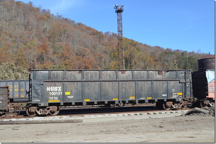 NSSX gon 100121 has a load limit of 263,000. It was built by Ortner in 07-1976 for Detroit Edison as their 9203. In the meantime it has been ESIX and SRLX 2061. Shelby KY on 11-08-2020.