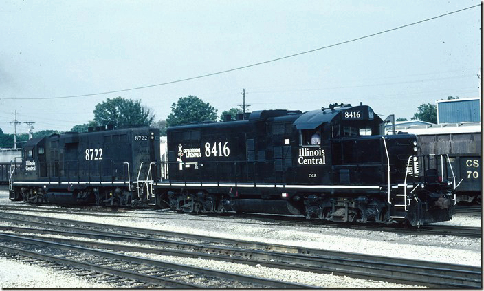 Operation Lifesaver “GP10” bears the subletter CCP. Chicago Central & Pacific became IC’s lines toward Iowa. They are now back in the CN fold. The appearance of these IC locos is a tremendous improvement over the ICG days! IC 8416-8722. Fulton KY.