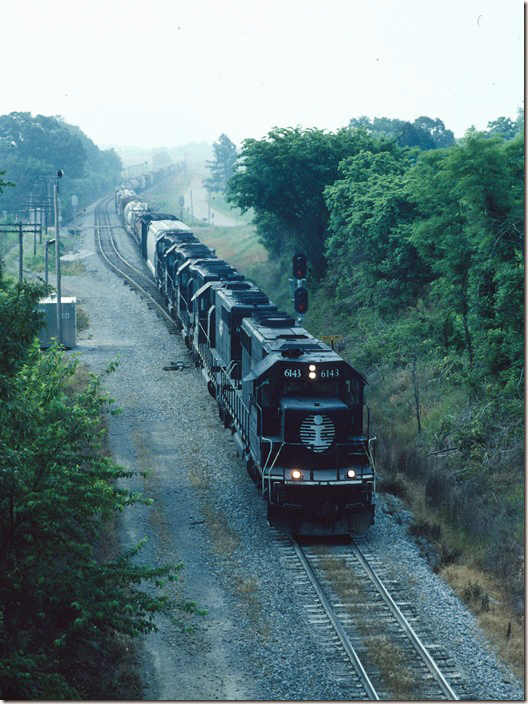 MEMH enters single track northbound on the Cairo District at Buda KY. IC Fulton KY.
