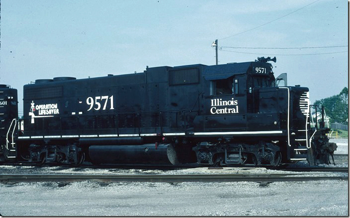 IC GP38-2 9571 came through the merger with the GM&O. IC Fulton KY.