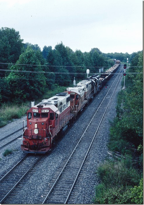 At Oaks TN, LM-7 (Louisville to Memphis) is leaving behind GP38-2 9637-8379-2537 and ex-GM&O GP35 634. ICG Fulton KY.