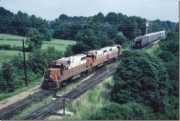 GP38 9510 pulls up with 9563-9539 on CR-5 (Chicago-Baton Rouge). Trains with no work at Centralia or Carbondale take the Bluford District, a straight, low grade route. Passenger trains always took the main line Cairo District except those for the Kentucky Division to Louisville. ICG Fulton 1986.