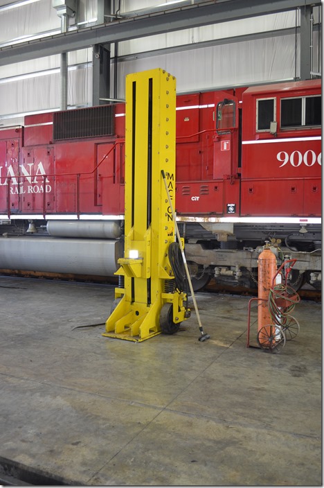 Four 50-ton movable jacks are used to lift locomotives. 