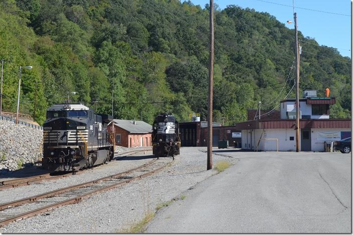 The former Southern Ry. nee-Interstate Railroad terminal at Andover VA, which is a mile or so north of Appalachia. Ex-Conrail 8425 and ex-Southern 5142 are parked on Tuesday, 09-27-2016. NS 8425 5142. Andover VA.