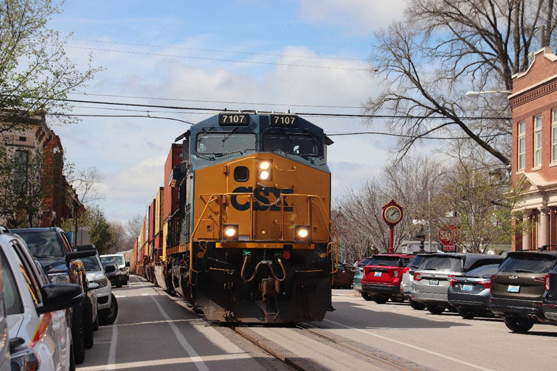 CSXT 7107 enters LaGrange with her consists of eight well cars and seven autoracks.
