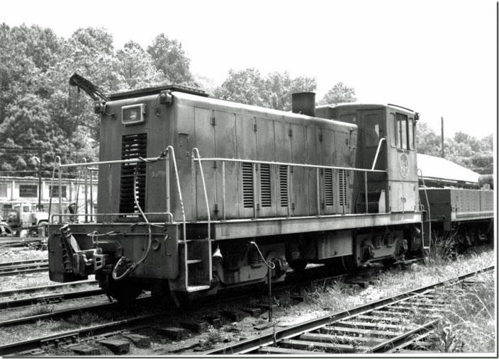 Prior to the ALCos, this small GE switcher was used. USS loco Lynch KY. Photographer unknown.