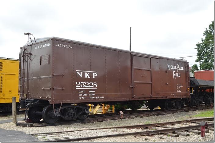NKP boxcar 25228. Bellevue.