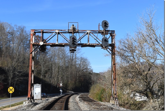No. 2 track has been removed between GC Cabin and SK Cabin (Buskirk, KY). This is the only signal bridge on the former C&O Big Sandy Sub-division. CSX eb signal 558. Bobbs KY. 11-16-2023.